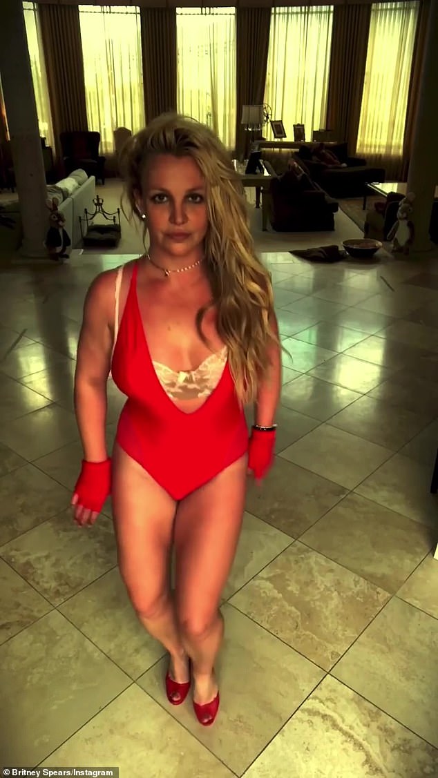 Dancing Queen: Britney udostępniła również na swojej stronie na Instagramie filmik, na którym tańczy na cześć Walentynek