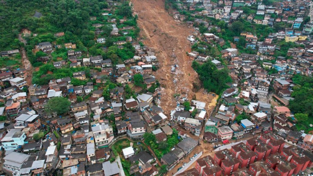 Brazylia: Ulewne deszcze i osunięcia ziemi zabijają dziesiątki w górzystym mieście