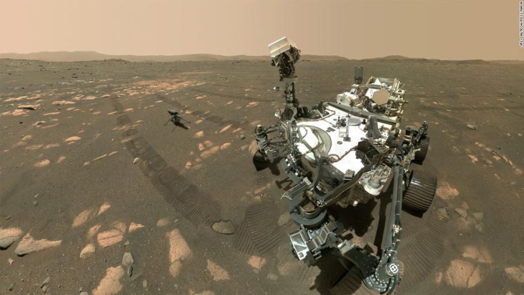 Rok po wylądowaniu na Marsie wytrwały łazik ma na myśli nowy, intrygujący cel.