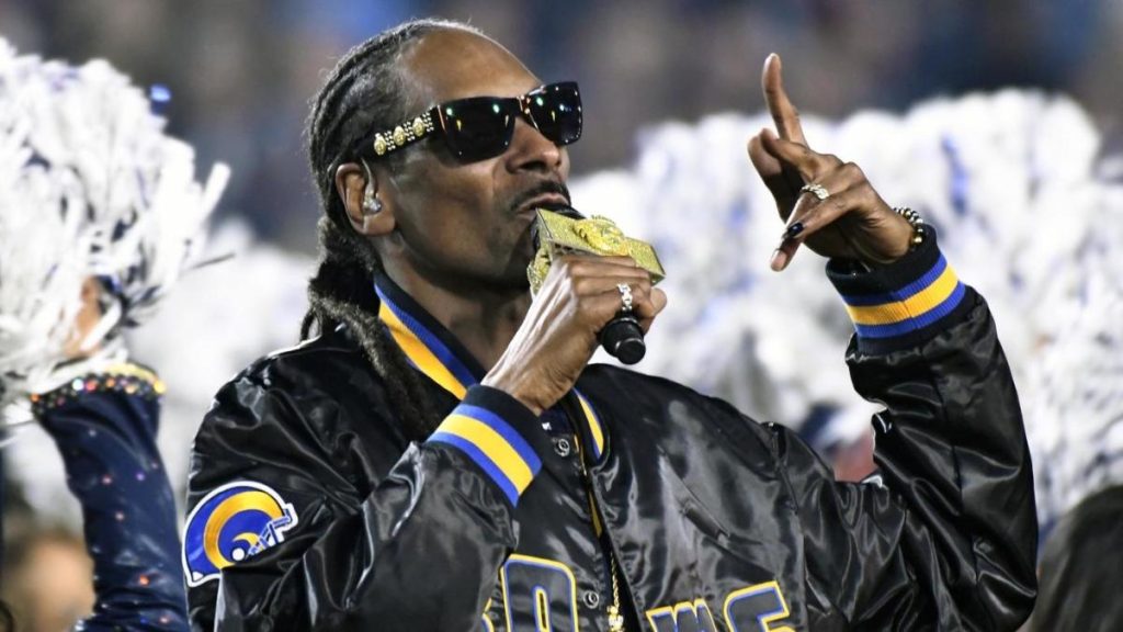 Pokaz przerwy Super Bowl w 2022 r.: Poznaj Dr. Dre, Snoop Dogga, Eminema i pozostałych wykonawców tego roku