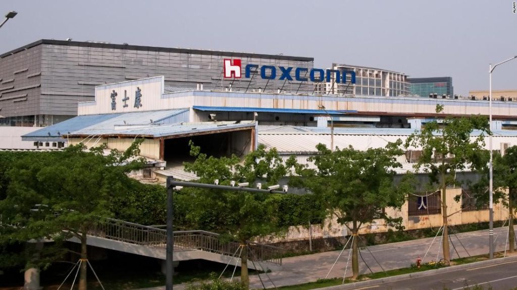 Zamknięcie Shenzhen: Foxconn wstrzymuje działalność, gdy COVID uderza w centrum technologiczne