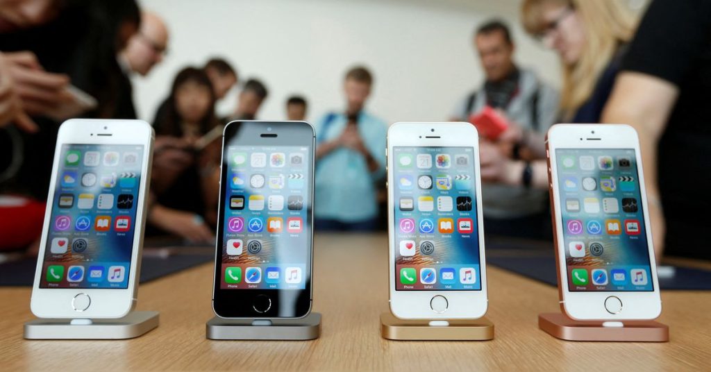 Apple ograniczy produkcję iPhone'ów i AirPods, informuje Nikkei