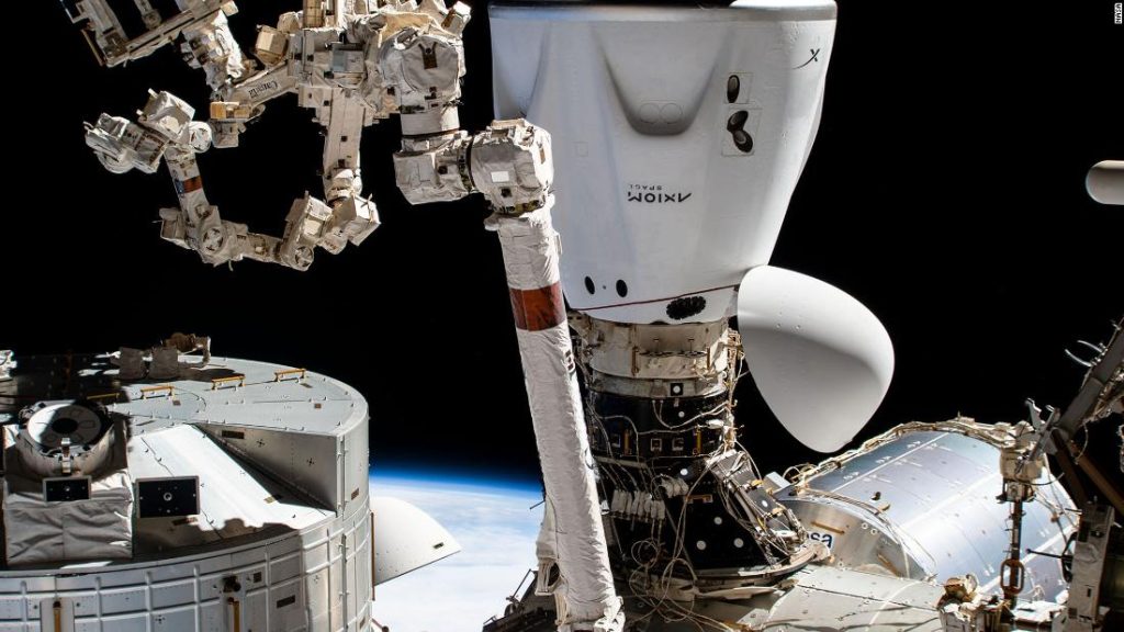 Cała prywatna misja astronautów SpaceX, aby wrócić do domu z Międzynarodowej Stacji Kosmicznej po prawie tygodniowym opóźnieniu