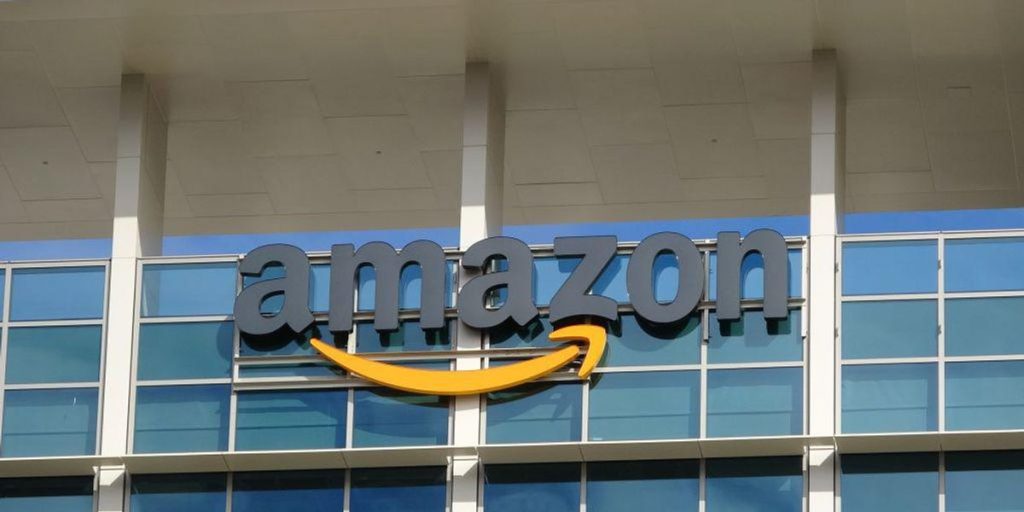 Amazon dodaje „dopłaty paliwowe i inflacyjne”