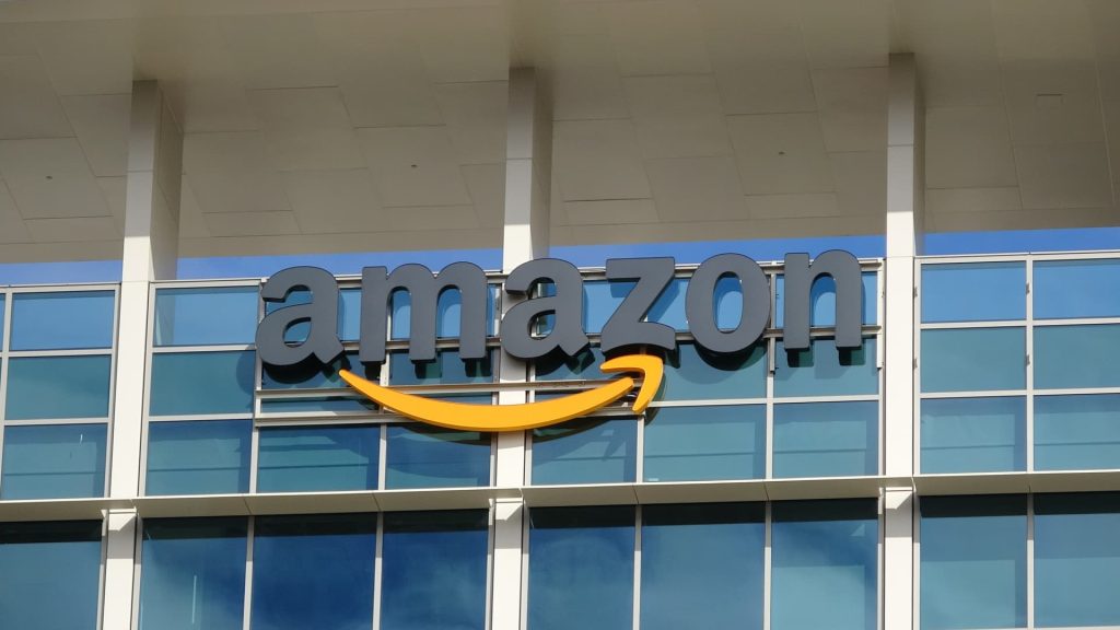 Amazon jest firmą nr 1 do pracy w 2022 roku, według LinkedIn