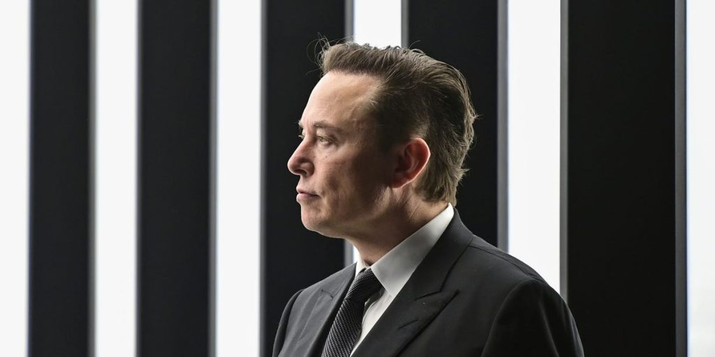 Elon Musk proponuje zwolnienia, zatrudnia gwiazdy do pomocy na Twitterze: raporty