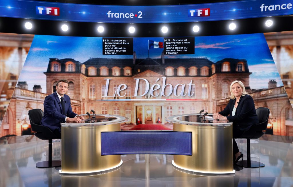 Macron atakuje Le Pen na Rosję, przysięga zakaz noszenia chust