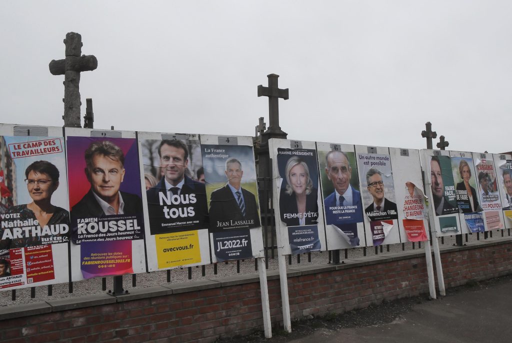 We Francji trwają ożywione wybory, gdy wybucha rywal Macrona