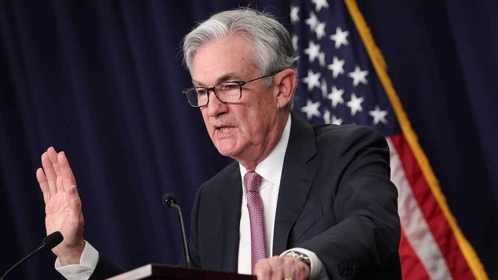 Fed Powell rozwiewa obawy związane z recesją, odmawiając podniesienia stóp procentowych o 75 punktów bazowych
