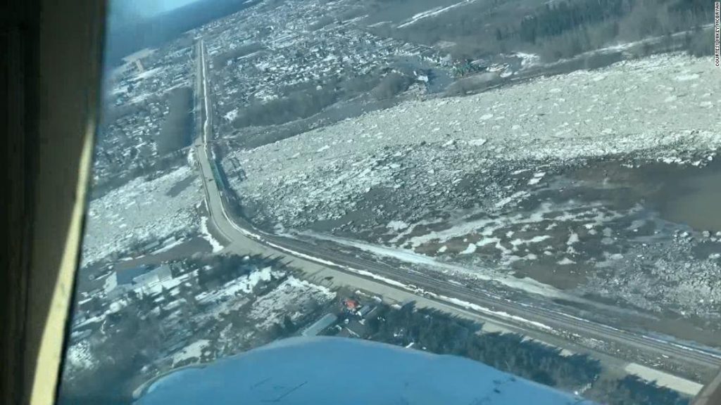Kanadyjskie miasto przechodzi ewakuację po tym, jak łamanie lodu powoduje powódź