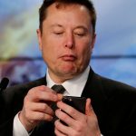 Elon Musk mówi, że umowa na Twitterze „nie może być kontynuowana”, dopóki nie wyjaśni liczby botów