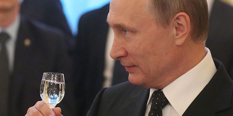 Putin dziwnie pachniał i nie jadł ani nie pił podczas kolacji: Fiona Hill