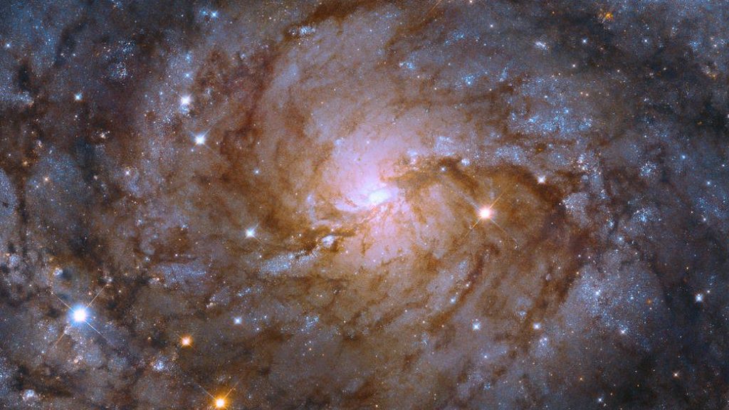 Teleskop Hubble'a obserwuje „ukrytą galaktykę” za Drogą Mleczną