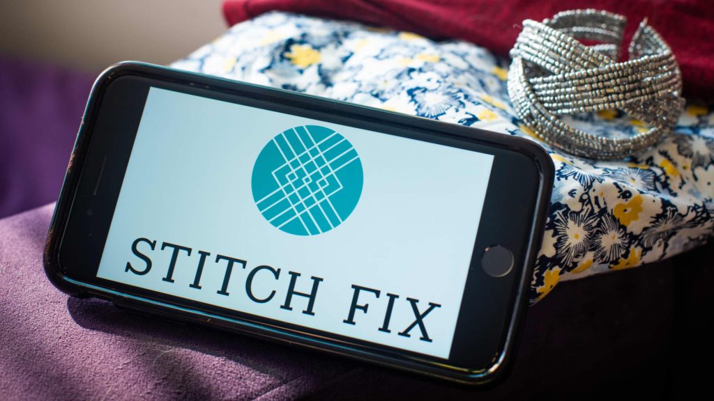 Akcje Stitch Fix spadają, gdy firma oferuje 15% swoich pracowników etatowych