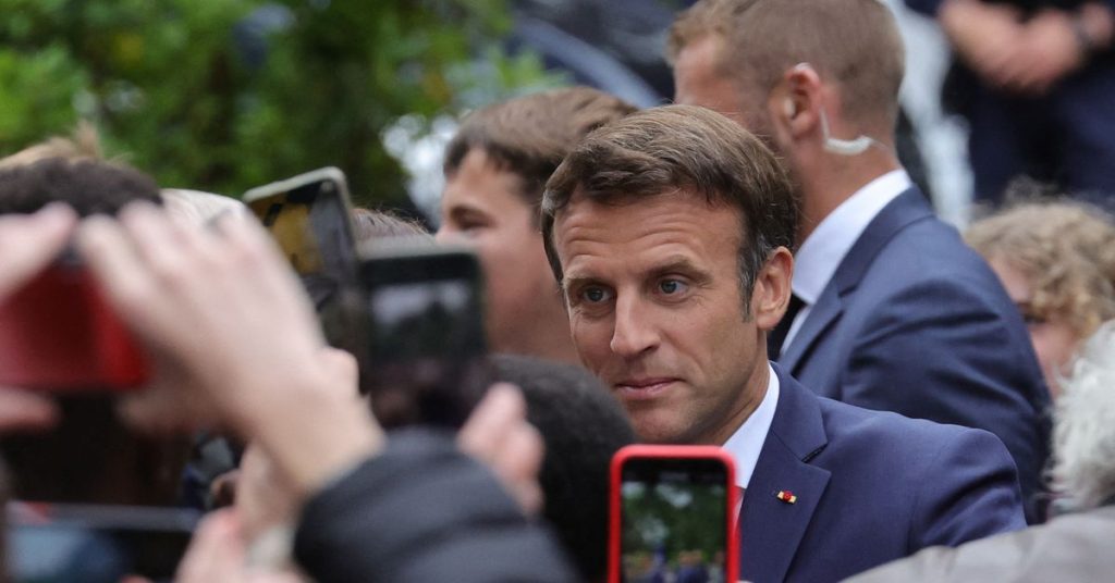 Francja zagrożona impasem po przekazaniu przez Macrona zawieszonego parlamentu