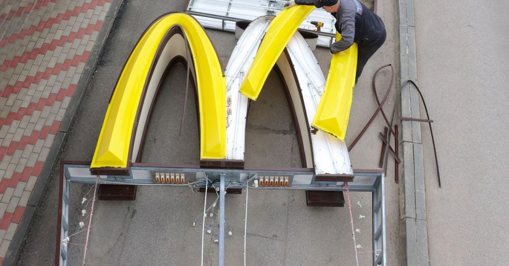 Goodbye Golden Arches: zmieniono nazwę McDonald's, aby ponownie otworzyć w Rosji
