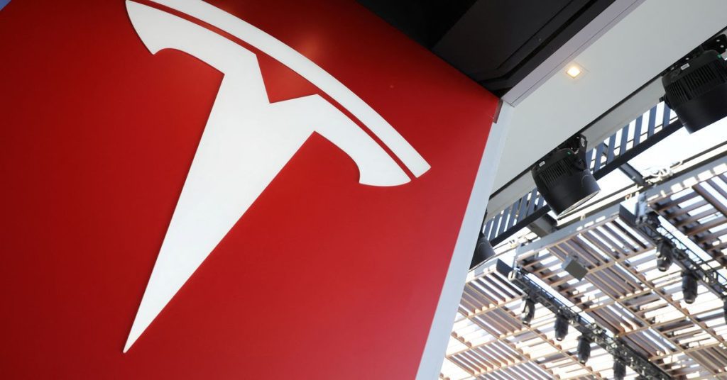 Tesla pozwany przez byłych pracowników o „masowe zwolnienia”