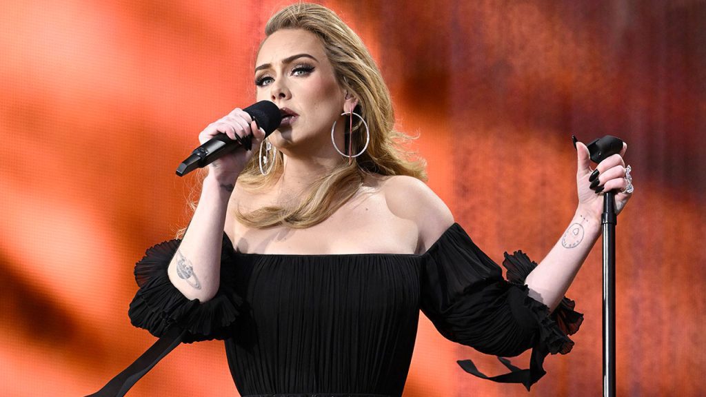 Adele jest dotknięta podczas festiwalu BTS Hyde Park w Londynie i zatrzymuje program, aby pomóc fanom
