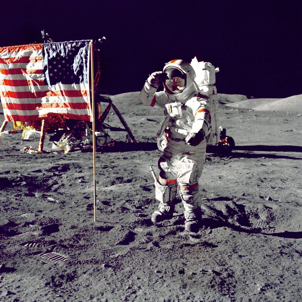 W tym historycznym dniu, 29 lipca, prezydent Eisenhower podpisał ustawę powołującą NASA