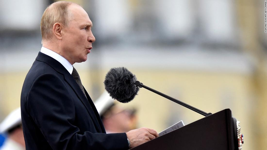 Miasto Mikołajów na Ukrainie znalazło się pod ciężkim bombardowaniem, gdy Putin wystosował groźby z „błyskawiczną prędkością”