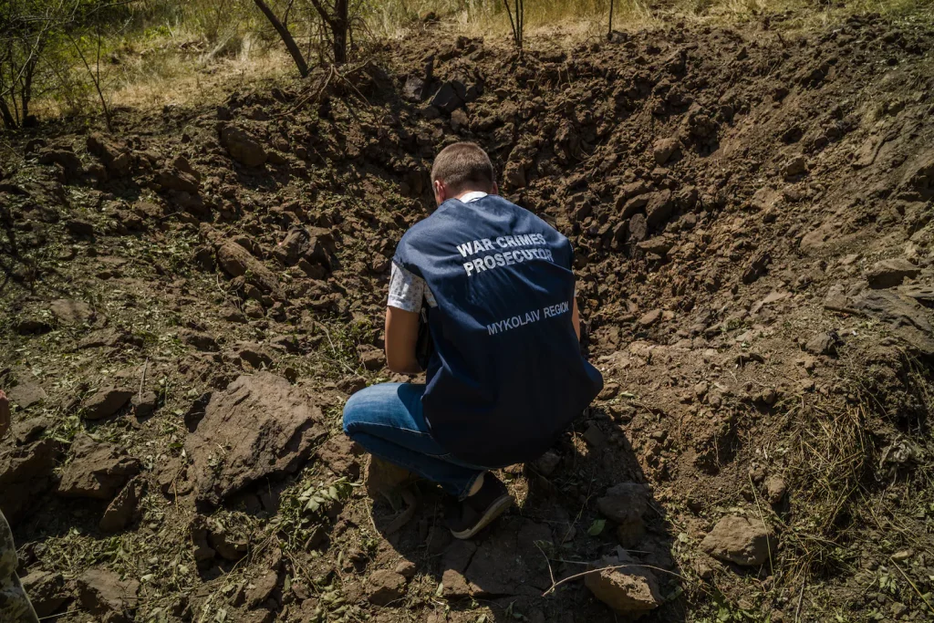 Klip wideo pokazuje prorosyjskie siły denuncjujące skazanego ukraińskiego bojownika
