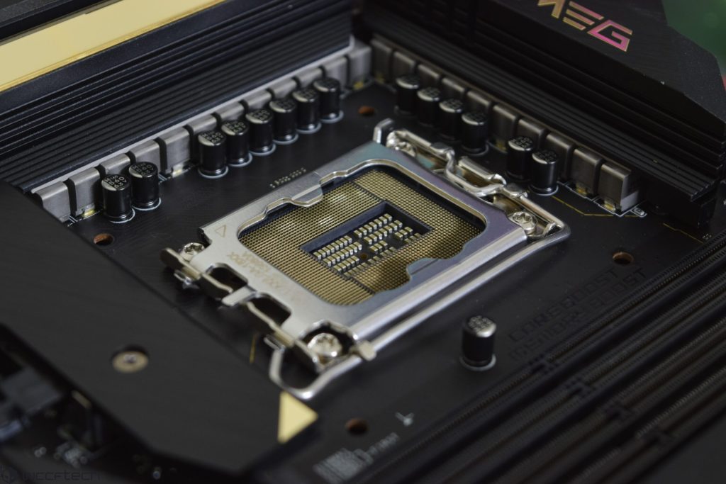 Płyty główne Intel Z790 z obsługą pamięci DDR5-6800 i DDR4-5333 monitor