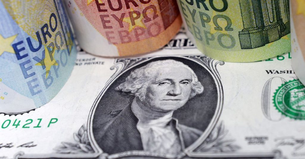 Dolar rośnie z powodu awersji do ryzyka;  Przywrócenie równowagi w euro