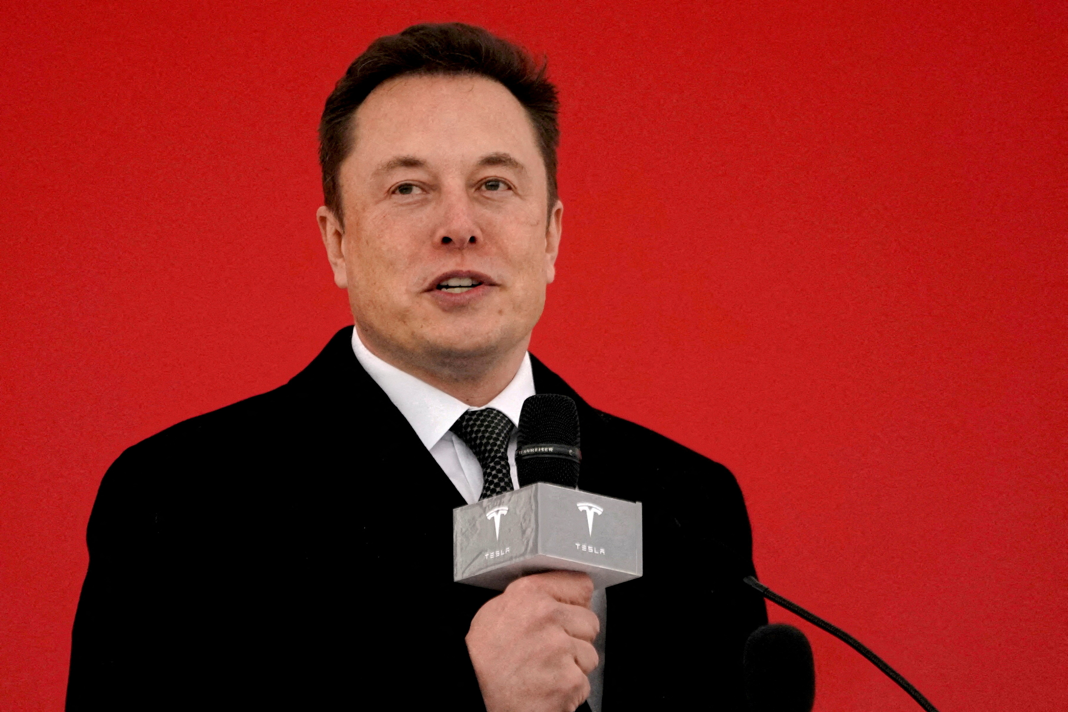 Dyrektor generalny Tesli, Elon Musk, wziął udział w ceremonii otwarcia Gigafactory Tesla Shanghai w Szanghaju