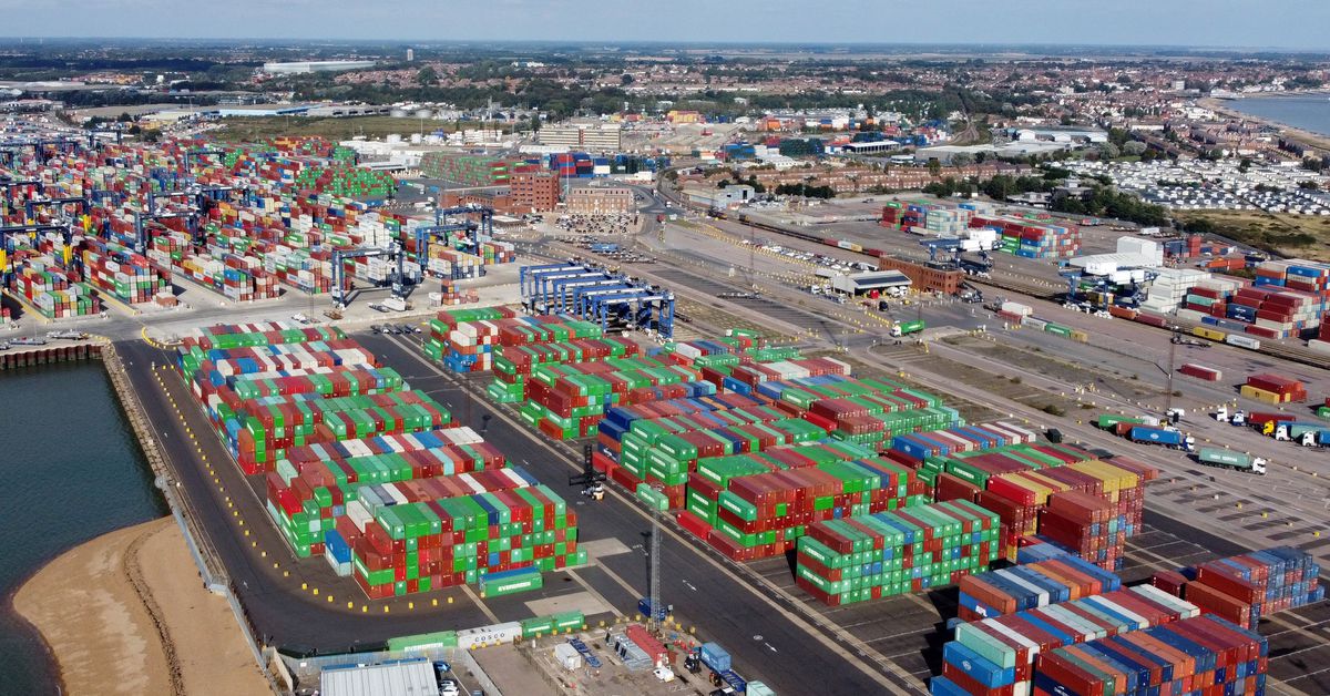 Pracownicy Felixstow, największego portu kontenerowego w Wielkiej Brytanii, mają rozpocząć 8-dniowy strajk