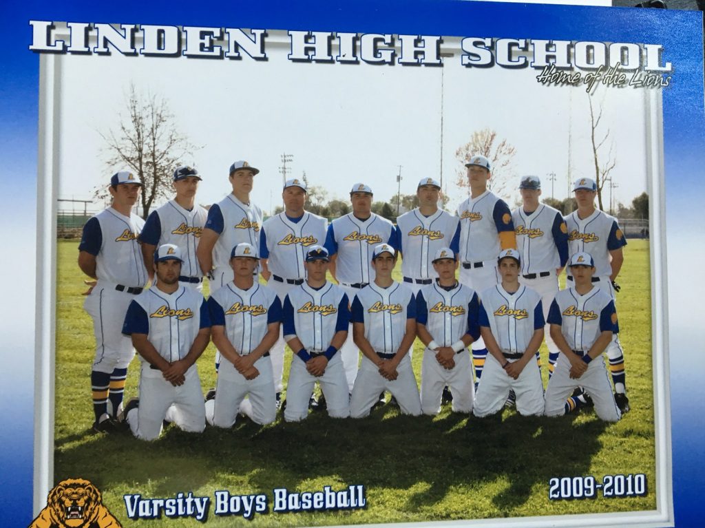 Aaron Judge góruje nad kolegami z drużyny baseballowej z Lynden High School.