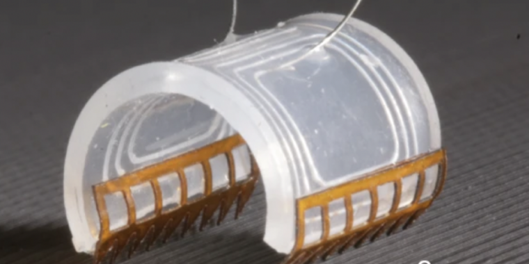 Małe roboty wykonane z „galinstanu” mogą biec szybciej niż (miniaturowy) lampart.
