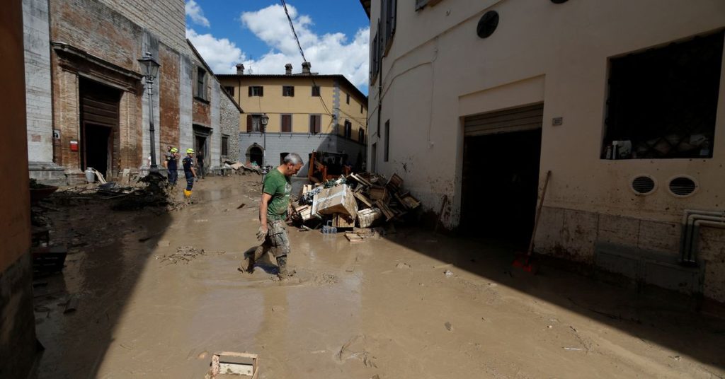Co najmniej dziewięć osób zginęło w gwałtownych powodziach w środkowych Włoszech