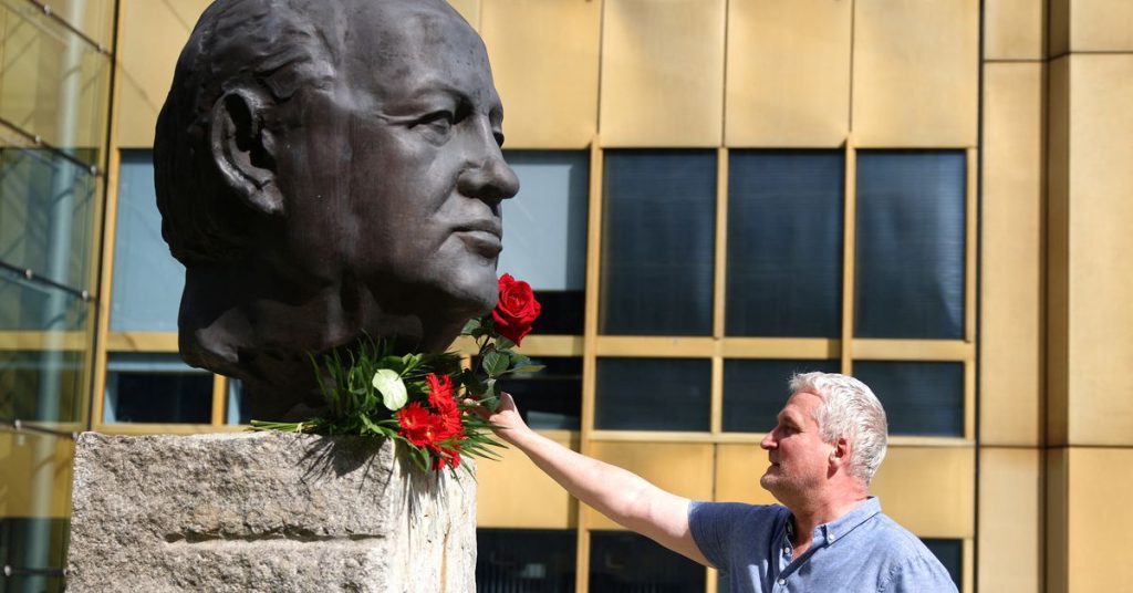 Putin Gorbaczow zaprzecza organizacji państwowego pogrzebu i trzyma się z daleka