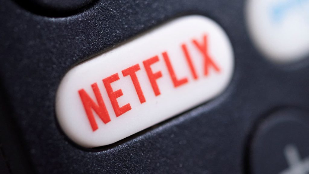 Netflix pobiera 6,99 USD miesięcznie za warstwę reklamową od 3 listopada.