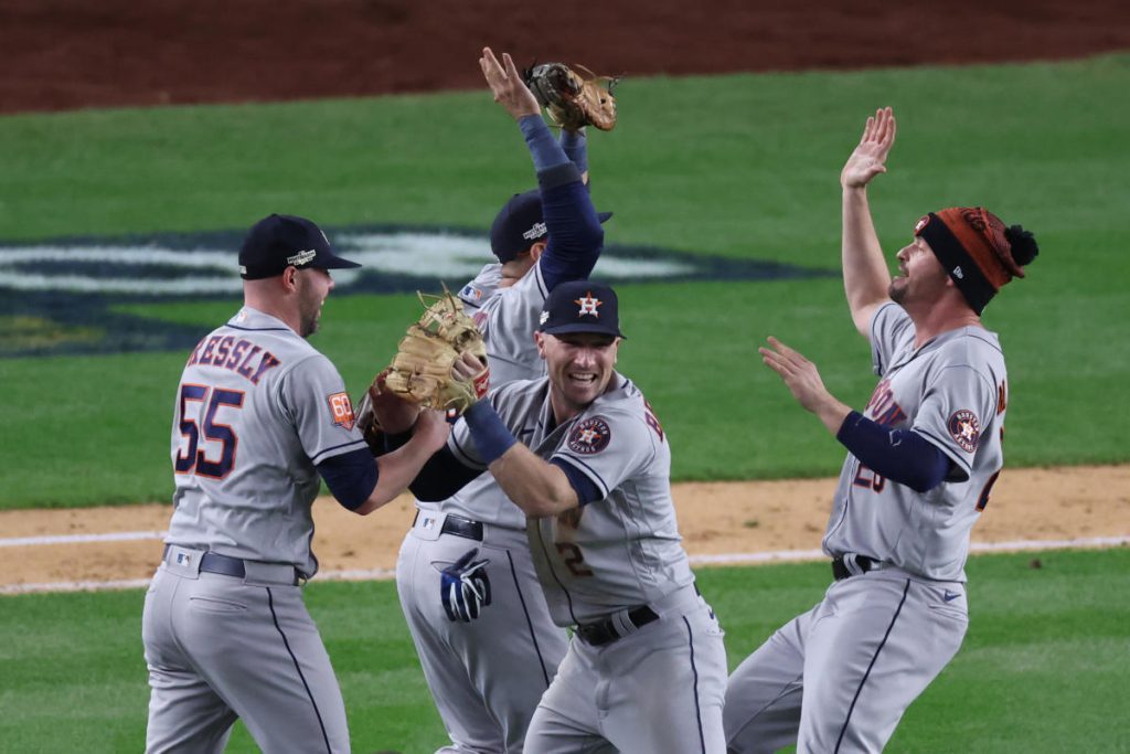 Astros wygrywa z Yankees w ALCS Game 4, całkowitym podbiciu, aby osiągnąć 4. Mistrzostwa Świata w 6 sezonach