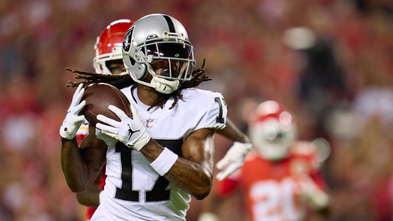 Davante Adams z Raiders popycha kogoś po meczu i przeprasza