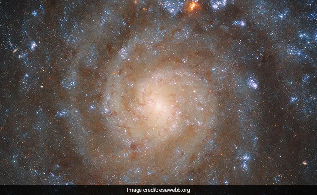 Galaktyka spiralna uchwycona z „niespotykanymi szczegółami” przez teleskop Jamesa Webba