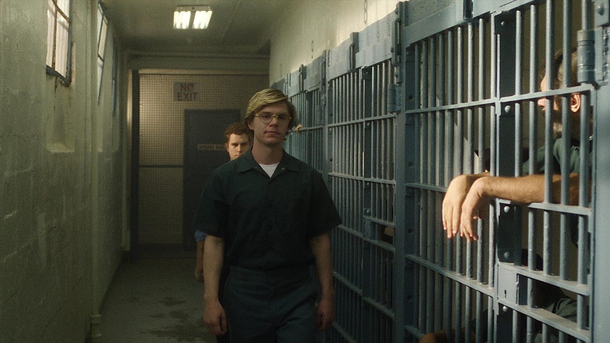 Netflix wciąż chwali się popularnością Dahmera — Monster