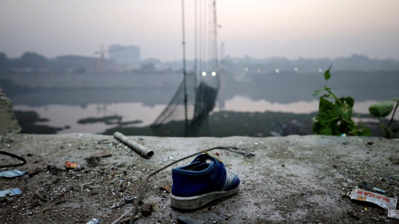 Co wiemy o śmiertelnym upadku mostu Morbi w Indiach w Gujarat