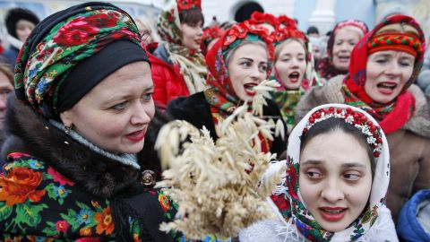 Ukraińscy prawosławni chrześcijanie obchodzą Boże Narodzenie 7 stycznia 2016 r.