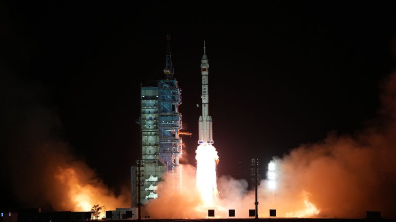 Chiny wysyłają 3 astronautów na nową stację kosmiczną