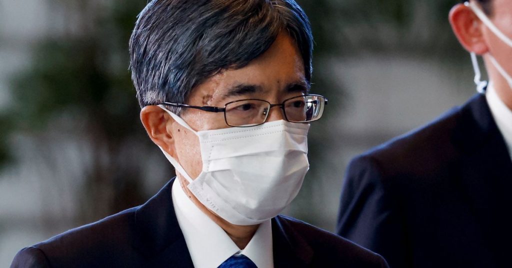 Dymisja trzeciego w ciągu miesiąca ministra japońskiego rządu ciosem dla premiera