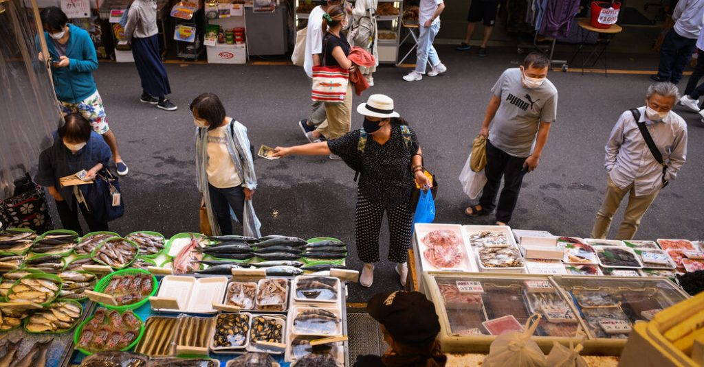 Gospodarka Japonii kurczy się pod wpływem słabego jena i rosnącej inflacji