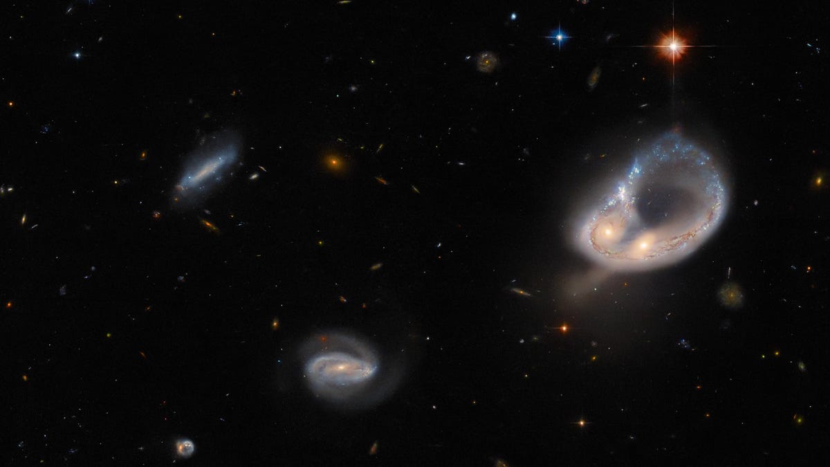 Teleskop Hubble’a rejestruje surrealistyczne zderzenie galaktyk