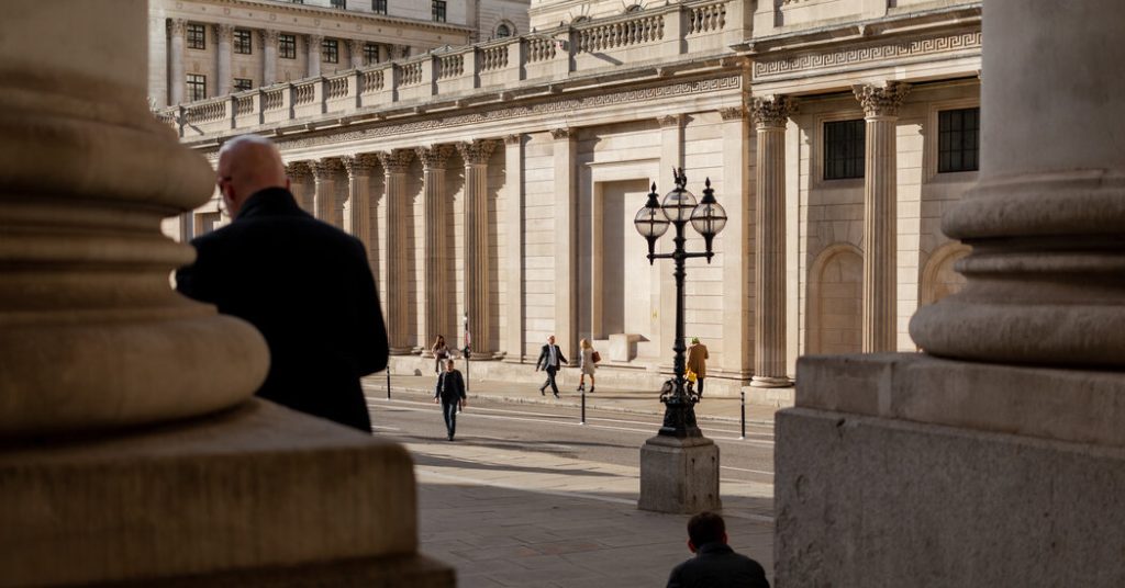 W oczekiwaniu na recesję Bank Anglii podnosi stopy procentowe